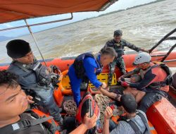 Nelayan Sambas Terombang-ambing di Laut Akibat Kapal Mati Mesin, Berhasil Dievakuasi Tim SAR