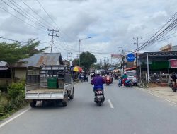 Parkir Sembarangan di Jalan Pendidikan Sambas Dikeluhkan Warga, Picu Kemacetan