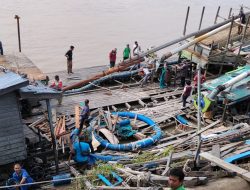 Kejari Sanggau dan DLH Musnahkan Barang Bukti PETI di Tepi Sungai Kapuas