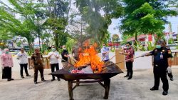 Kejari Pontianak Musnahkan Barang Bukti 76 Perkara Inkracht