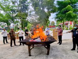 Kejari Pontianak Musnahkan Barang Bukti 76 Perkara Inkracht