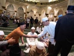 Ribuan Jemaah Padati Tarawih Perdana di Masjid Raya Mujahidin Pontianak