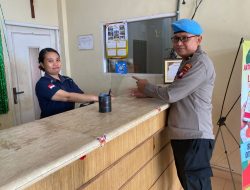 Polsek Toba Tempel Stiker Barcode Layanan Pengaduan, Perkuat Transparansi dan Pengawasan Publik