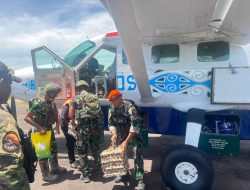 Satgas Korpasgat Amankan dan Bantu Pendistribusian Logistik di Koroway Batu