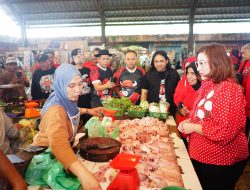 Jelang Idul Fitri, Ketua DPC PDI Perjuangan Palembang Sidak Stabilitas Harga Sembako di Pasar Yada