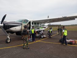 Pesawat Perintis Cessna Caravan Mendarat Aaman di Bomaki, Satgas TNI Lakukan Pengamanan Ketat