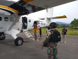 Kawal Pasokan Logistik, Satgas Yon Parako 466 Pasgat Berikan Pengamanan Ketat Penerbangan Perintis di Kabupaten Nduga