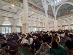 Umat Muslim Sekadau Padati Masjid Agung Sultan Anum, Laksanakan Shalat Idul Fitri 1447 H