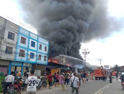 Deretan Bangunan Kayu di Nanga Ponoh Kabupaten Melawi Kebakaran