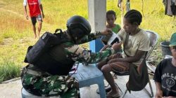 Hadir di Tengah Masyarakat, Satgas Yon Parako 466 Pasgat Berikan Layanan Kesehatan Warga Distrik Korowai Batu