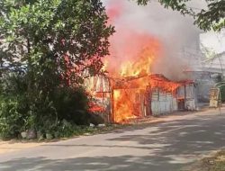 Dua Rumah Warga di Ketapang Terbakar dalam Sehari