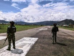 Satgas Yon Parako 466 Pasgat Perketat Pengamanan Lapangan Terbang di Dogiyai, Pastikan Jalur Perintis Aman dari Gangguan