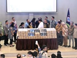 Disaksikan Menteri Maruarar Sirait, LAI Serahkan 30 Ribu Alkitab Pesanan PNN 2025