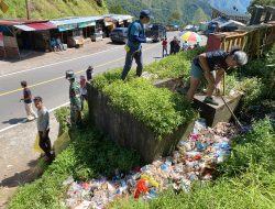 Kesadaran Wisatawan Minim, Tiga Ton Sampah Plastik Diangkut