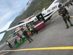 Kondisi Geografis Terjal Jalur Darat Terbatas, Satgas Yon Parako 466 Pasgat Lakukan Pengawalan Ketat di Bandara Mulia