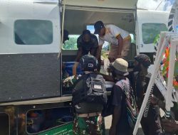Sinergi Satgas Yon Parako 466 Pasgat dan Warga Bahu-Membahu Evakuasi Jenazah