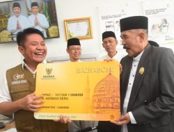 Gubernur Herman Deru Tunaikan Zakat Fitrah di BAZNAS Sumsel, Ajak Warga Salurkan Zakat Melalui Lembaga Resmi