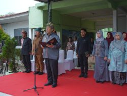 Pimpin Upacara Hardiknas 2026, Bupati Asahan Terima Penghargaan Bapak Peduli Pendidikan