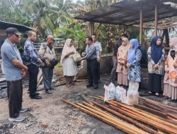 Kepala Dinas Pendidikan Asahan Sambangi Korban Kebakaran di Pulo Bandring, Serahkan Bantuan