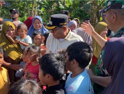 Bupati Lotim Diserbu Warga Desa Paok Lombok Saat Tinjau Lokasi TMMD