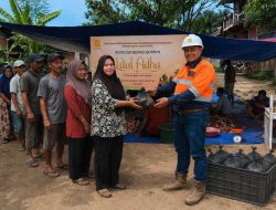 Pererat Kebersamaan, PT CMI Bagikan 10 Sapi dan 13 Kambing Kurban ke Warga Sekitar Operasi