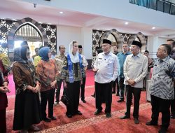 Viral Isu Menteri Pariwisata Menggunakan Sepatu di Masjid, Pemprov Sumbar Pastikan itu Tidak Benar