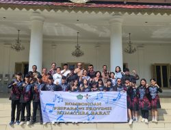 Sekdaprov Arry Yuswandi Lepas Keberangkatan Kontingen Sumbar Menuju Pesparawi Nasional XIV di Papua