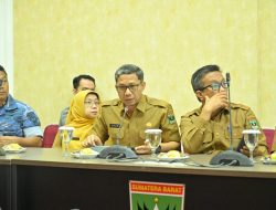 Atasi Antrean BBM di Sumbar, Gubernur Mahyeldi Instruksikan Pembentukan Satgas Pengawasan di Seluruh Kabupaten/Kota